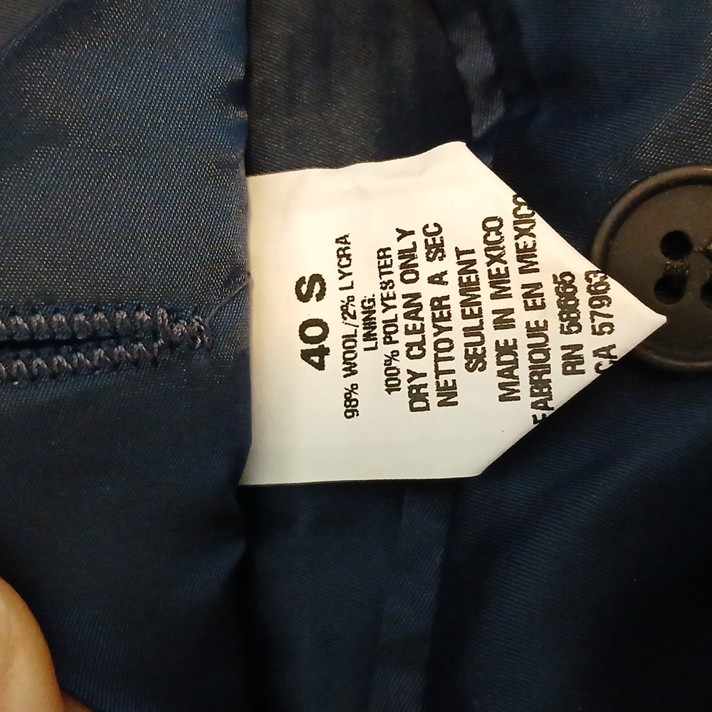 Nordstoms Tech-Smart Men's Navy Blazer, 2 Button, Single Breast Pocket, Size 40S - Picture 2 of 8